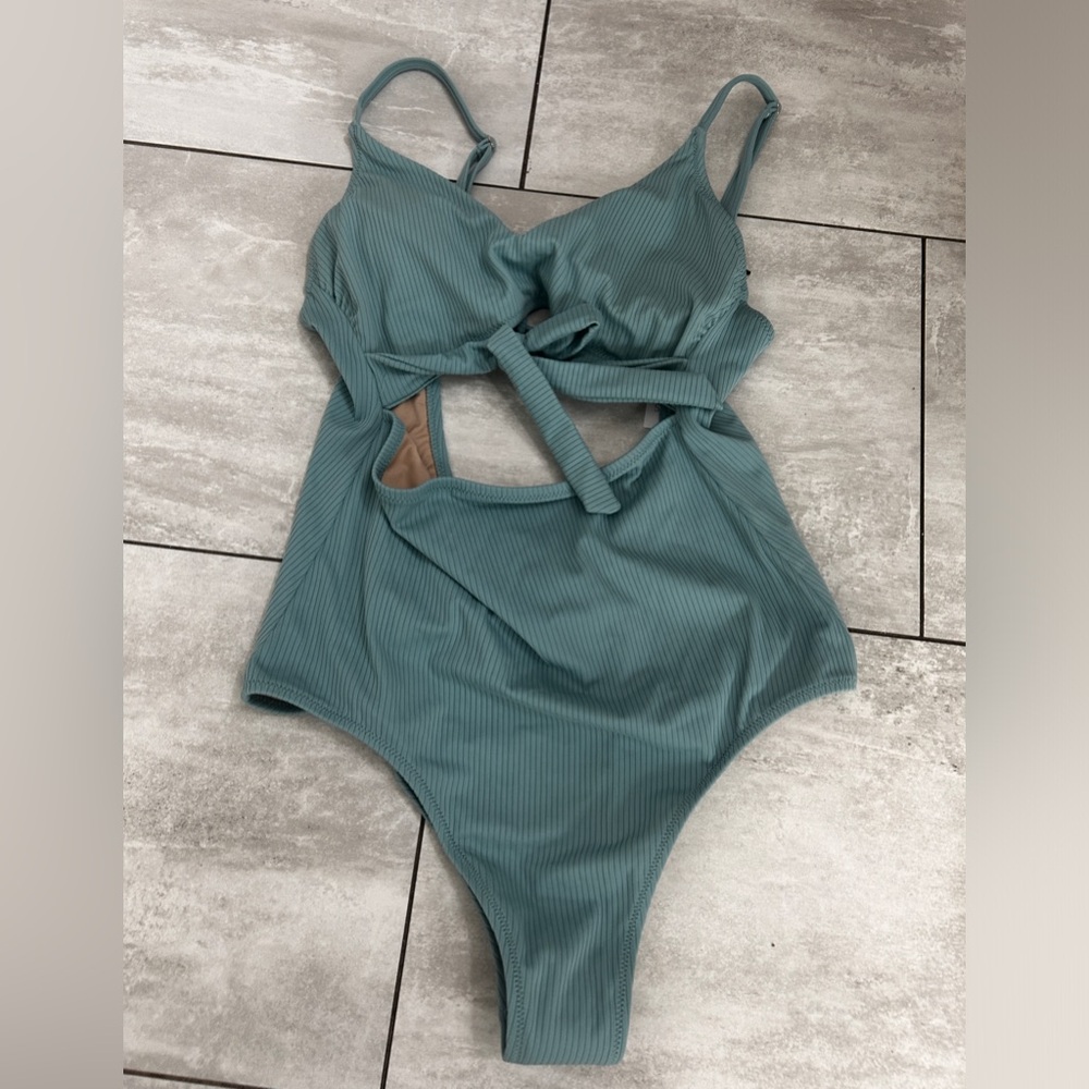 Shade shore swimwear green open back open stomach size 8-10 NWT